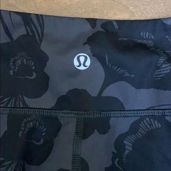 lululemon floral wunder under crop - Picture 4 of 4
